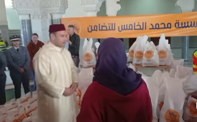 تحت إشراف الكاتب العام للعمالة انطلاقة رسمية لعملية توزيع “قفة رمضان” بمكناس تحت إشراف الكاتب العام للعمالة انطلاقة رسمية لعملية توزيع “قفة رمضان” بمكناس