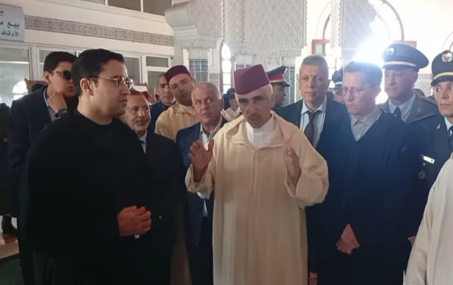 تحت إشراف الكاتب العام للعمالة انطلاقة رسمية لعملية توزيع “قفة رمضان” بمكناس