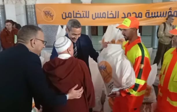 تحت إشراف الكاتب العام للعمالة انطلاقة رسمية لعملية توزيع “قفة رمضان” بمكناس تحت إشراف الكاتب العام للعمالة انطلاقة رسمية لعملية توزيع “قفة رمضان” بمكناس