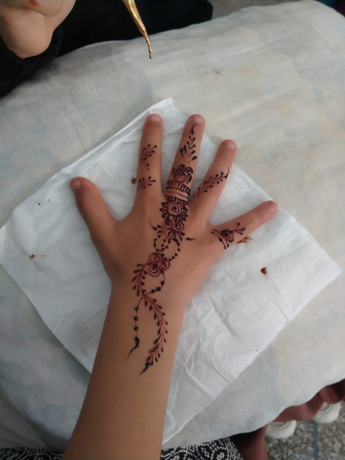 تازة: دار الشباب باب مرزوقة تحتضن نشاطاً ثقافياً حول فن الحناء في أجواء رمضانية مميزة تازة: دار الشباب باب مرزوقة تحتضن نشاطاً ثقافياً حول فن الحناء في أجواء رمضانية مميزة