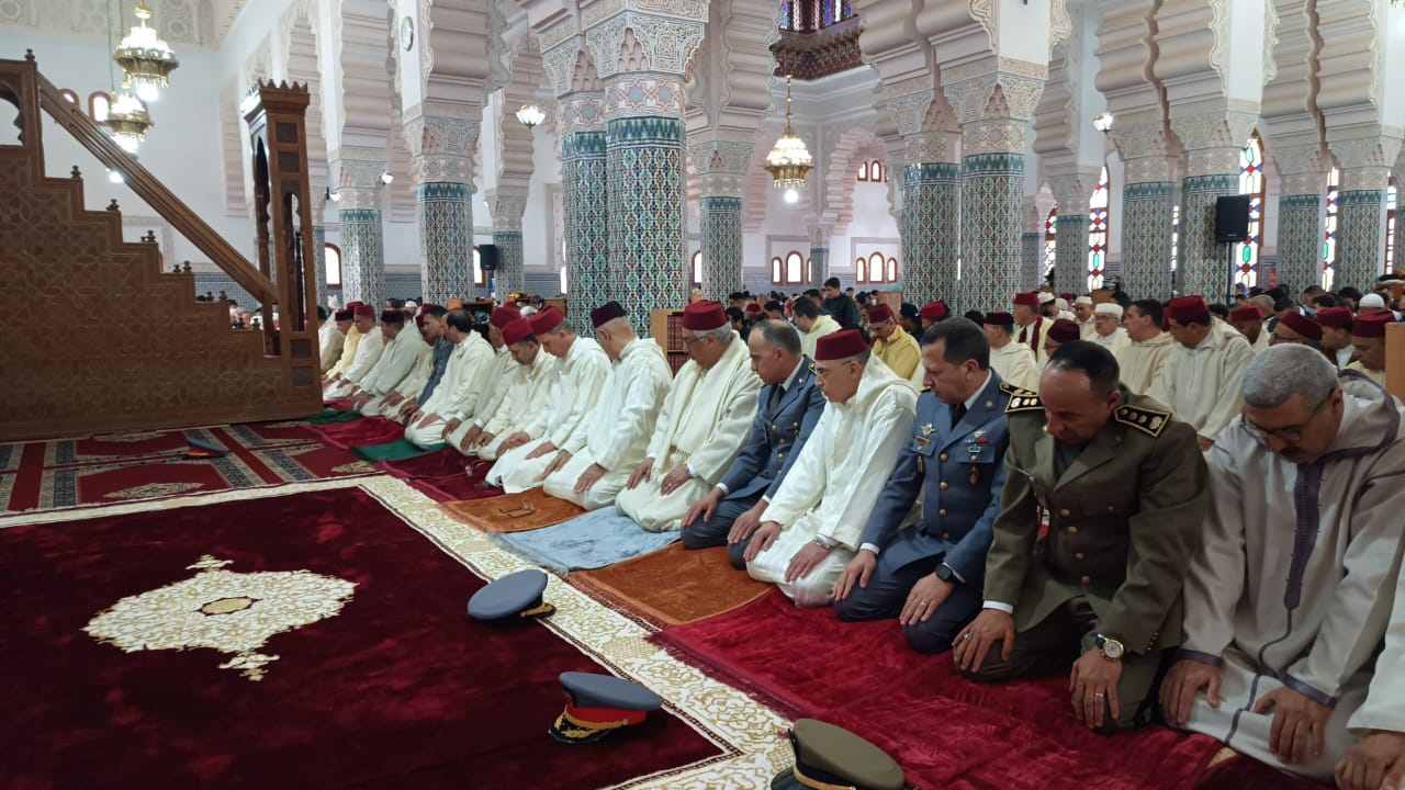 عامل عمالة مكناس يترأس صلاة عيد الفطر بمسجد محمد السادس وسط حضور رسمي ومكثف للمصلين عامل عمالة مكناس يترأس صلاة عيد الفطر بمسجد محمد السادس وسط حضور رسمي ومكثف للمصلين