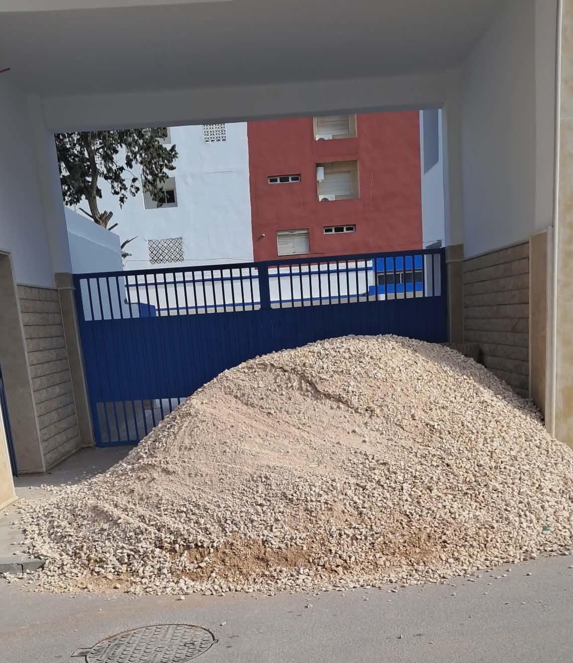 تأخر أشغال مدرسة فاطمة الزهراء يفجر غضب الأسر ويثير مخاوف على سلامة التلاميذ