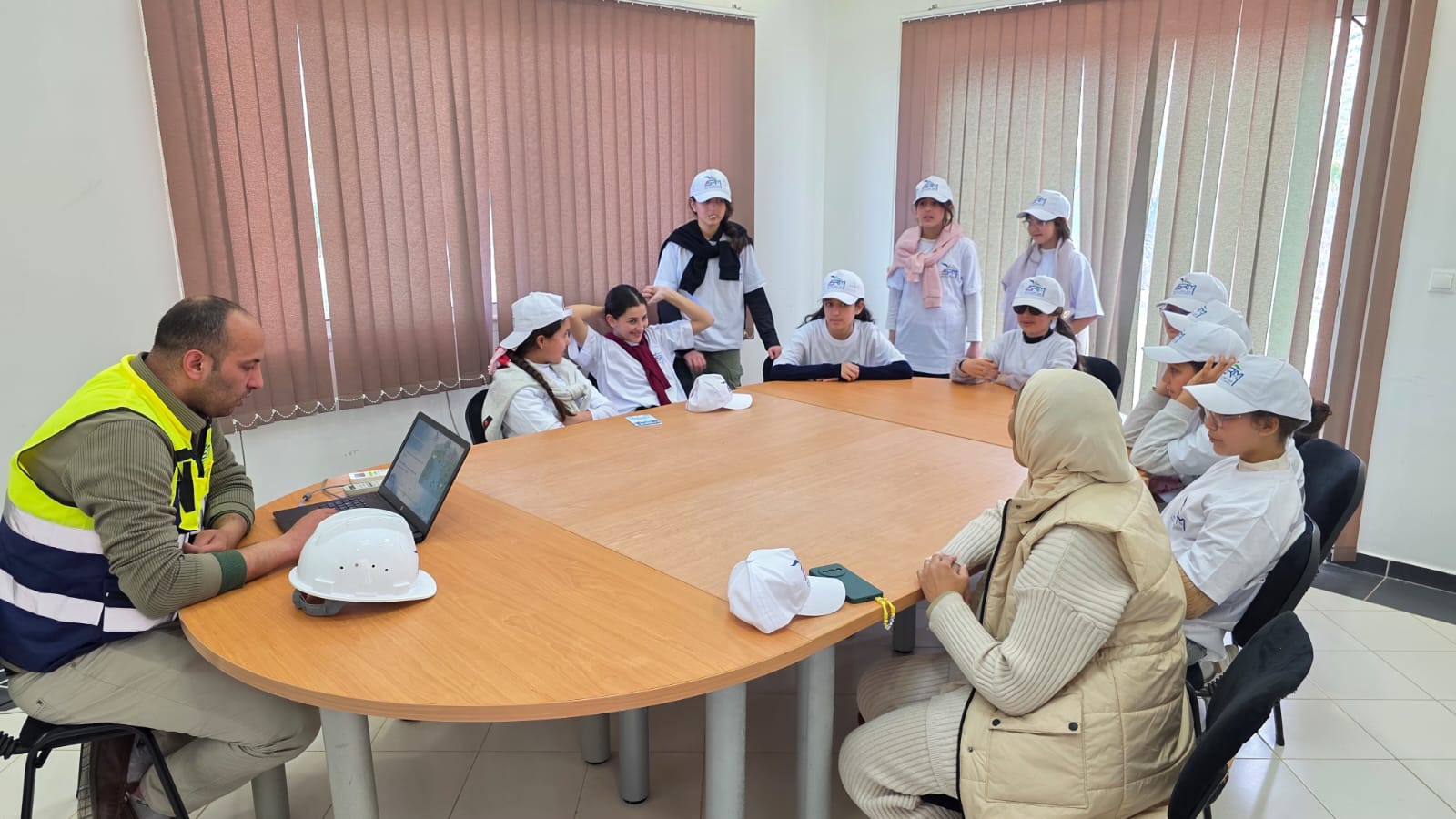 زيارة تربوية لمحطة معالجة المياه العادمة بالحسيمة تعزز الوعي البيئي لدى التلاميذ