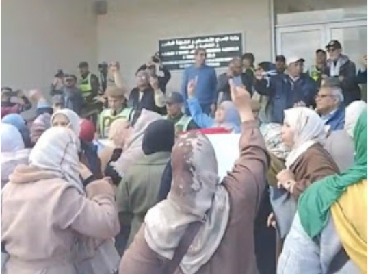 عاملات وعمال سيكوم–سيكوميك مكناس يحتجون بالرباط مطالبين 