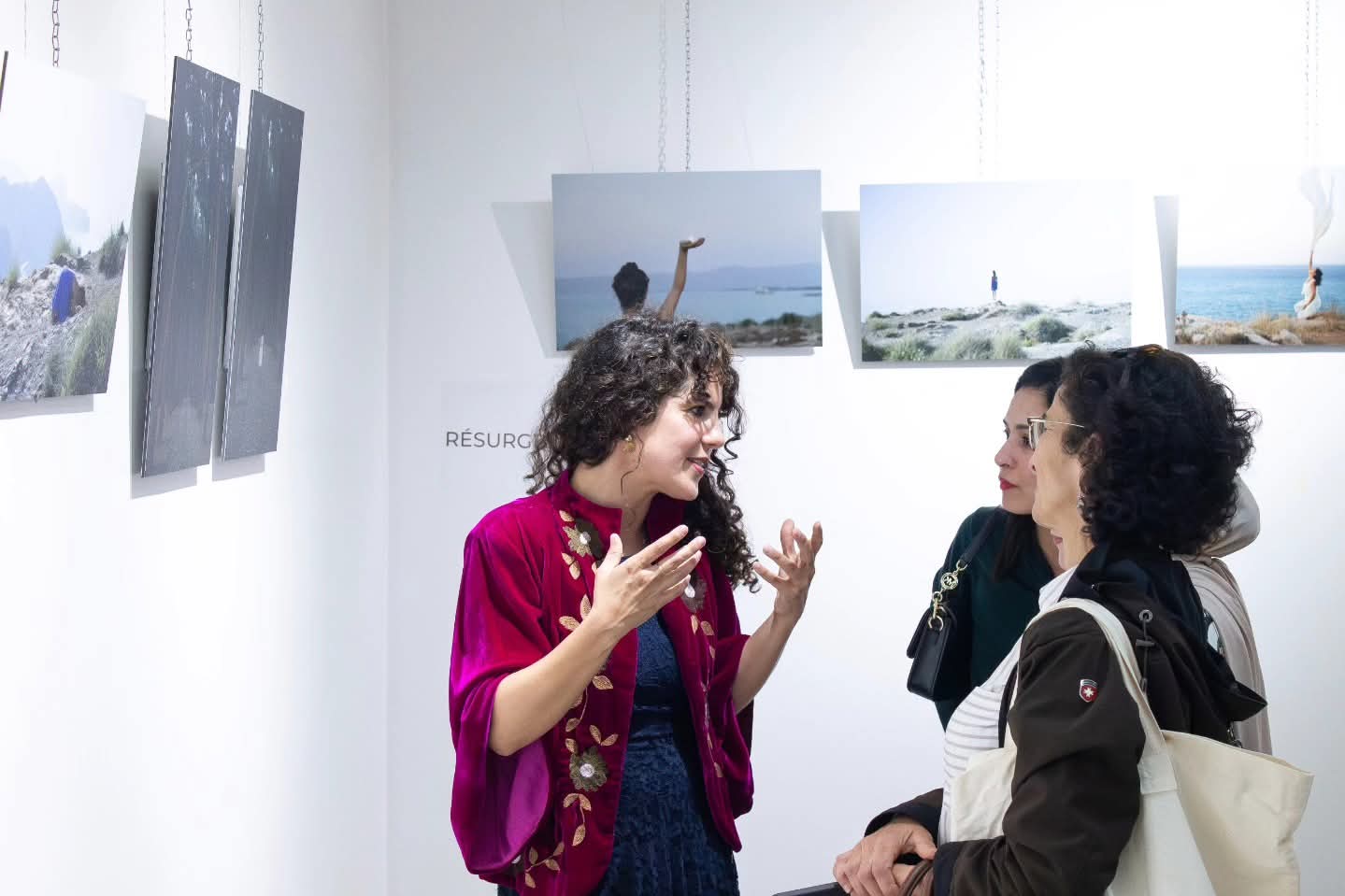 الحسيمة تحتفي بالفن المعاصر: افتتاح معرض 