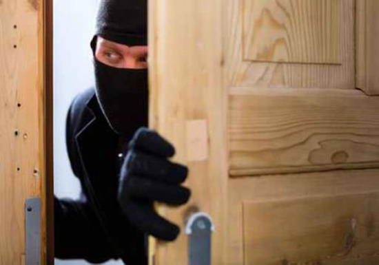 الأمن الجهوي بالحسيمة يفك لغز سرقة منزل بحي مالقا ويسترجع المسروقات في وقت قياسي