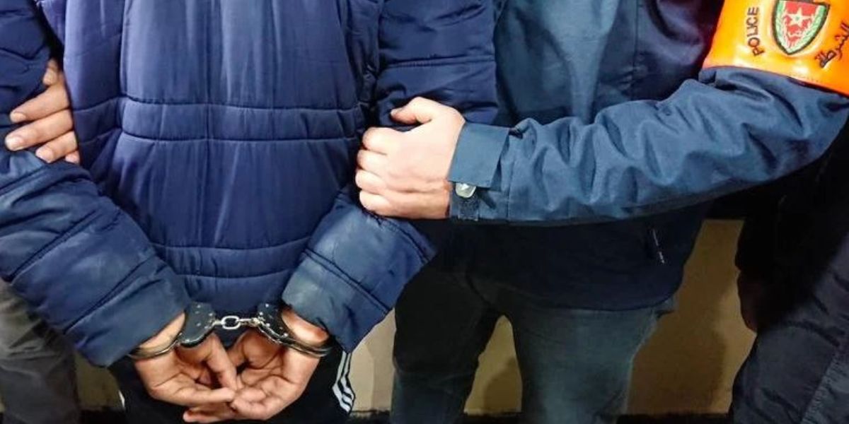 سطات... توقيف شخص من ذوي السوابق القضائية للاشتباه في تورطه في تعريض ابنه القاصر للعنف الجسدي سطات... توقيف شخص من ذوي السوابق القضائية للاشتباه في تورطه في تعريض ابنه القاصر للعنف الجسدي