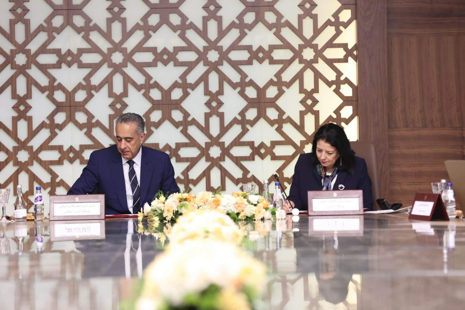 توقيع اتفاقية بين وزارة الانتقال الرقمي والمديرية العامة للأمن الوطني لتطوير برامج استقبال المرتفقين والمرتفقات بمصالح الأمن الوطني