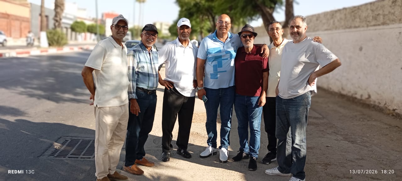 الأسرة الرياضية والتربوية وفعاليات المجتمع تودع مصطفى الضاوي إلى مثواه الأخير الأسرة الرياضية والتربوية وفعاليات المجتمع تودع مصطفى الضاوي إلى مثواه الأخير