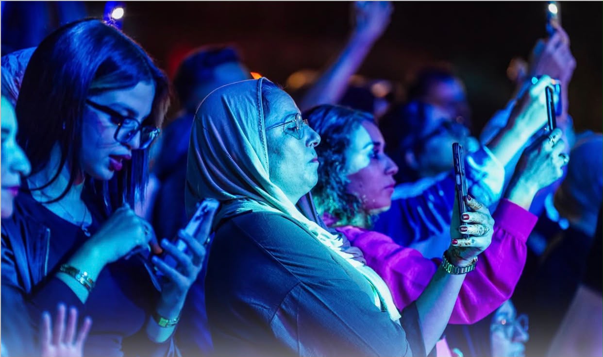 مسلم يبدع في مهرجان تيميزار للفضة بتزنيت ويشعل حماس الآلاف مسلم يبدع في مهرجان تيميزار للفضة بتزنيت ويشعل حماس الآلاف