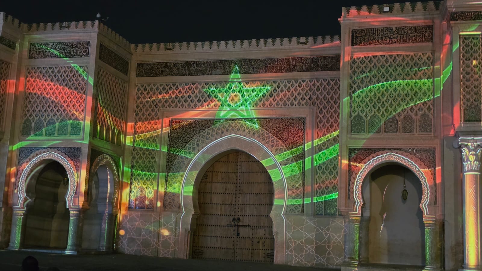 مكناس: مهرجان عيساوة الدلالة الفنية والثقافية التي أخرجت المدينة من رُوتينها اليومي. مكناس: مهرجان عيساوة الدلالة الفنية والثقافية التي أخرجت المدينة من رُوتينها اليومي.