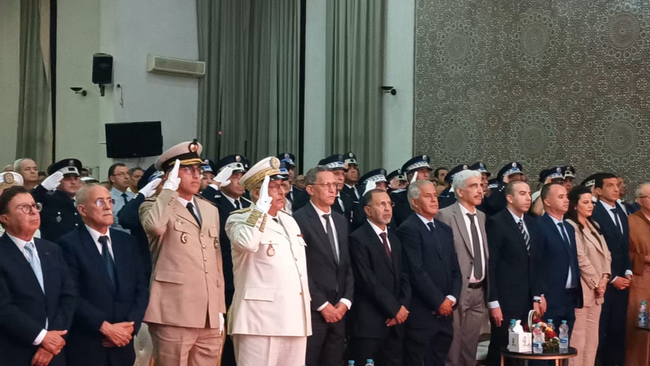 عامل عمالة مكناس يترأس حفل الإنصات للخطاب الملكي بمناسبة الذكرى الـ27 لعيد العرش عامل عمالة مكناس يترأس حفل الإنصات للخطاب الملكي بمناسبة الذكرى الـ27 لعيد العرش