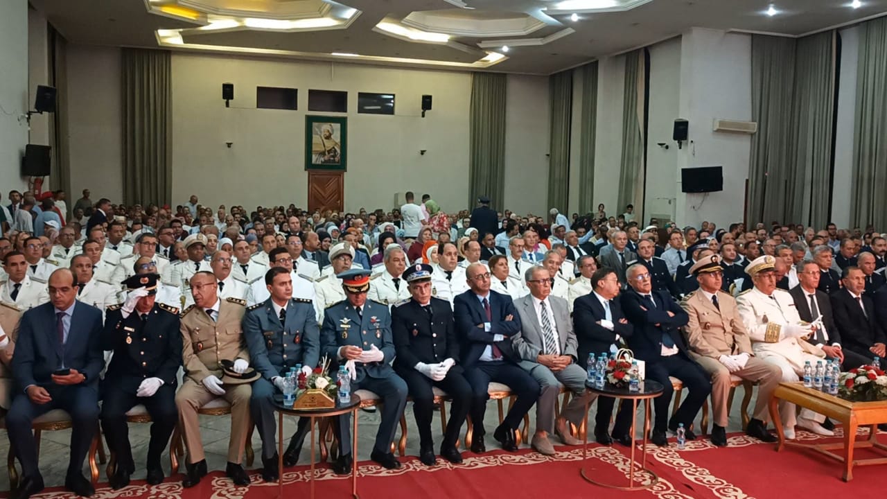 عامل عمالة مكناس يترأس حفل الإنصات للخطاب الملكي بمناسبة الذكرى الـ27 لعيد العرش عامل عمالة مكناس يترأس حفل الإنصات للخطاب الملكي بمناسبة الذكرى الـ27 لعيد العرش