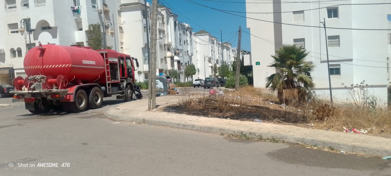 *اندلاع حريق بأرض خالية قرب المجمع السكني جوهرة تطوان يستنفر السلطات دون تسجيل خسائر بشرية*