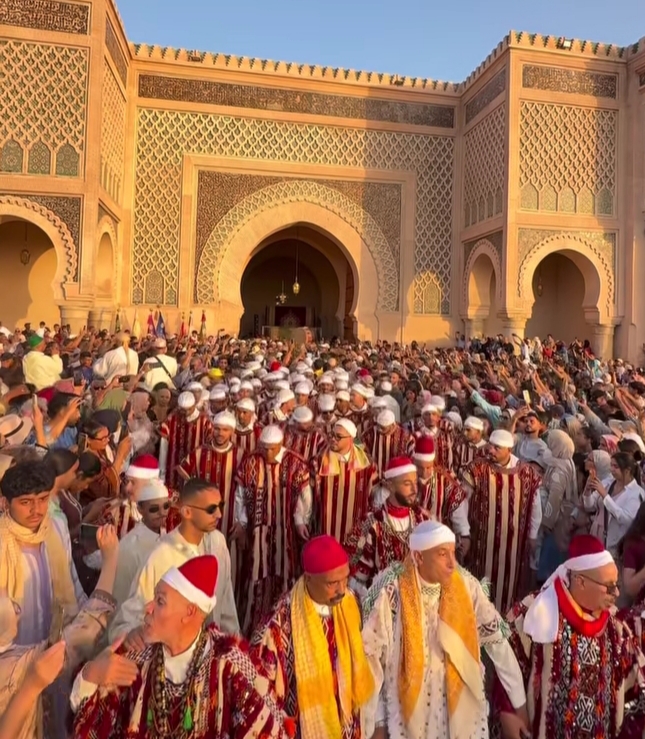 مكناس في رحاب المولد النبوي، او حين تستعيد المدينة العتيقة ذاكرتها الروحية وتنعش حركتها الاقتصادية