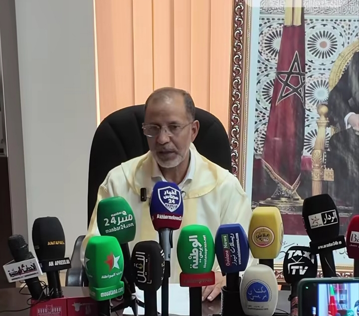 مكناس تطوي صفحة أزمة النقل الحضري ورئيس الجماعة يعتذر للساكنة ويطمأن بعودة الحافلات بداية الاسبوع الجاري مكناس تطوي صفحة أزمة النقل الحضري ورئيس الجماعة يعتذر للساكنة ويطمأن بعودة الحافلات بداية الاسبوع الجاري