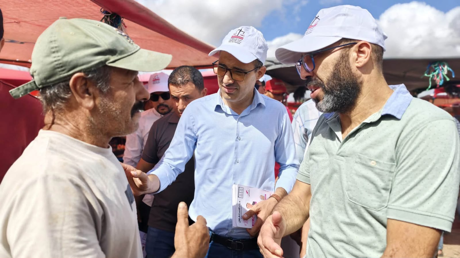 محمادي توحتوح يحل بسوق سلوان في إطار حملته الانتخابية . محمادي توحتوح يحل بسوق سلوان في إطار حملته الانتخابية .