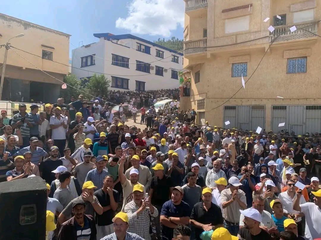 جماهير غفيرة تستقبل الدكتور  محمد الأعرج بجماعة عبد الغاية السواحل بإقليم الحسيمة