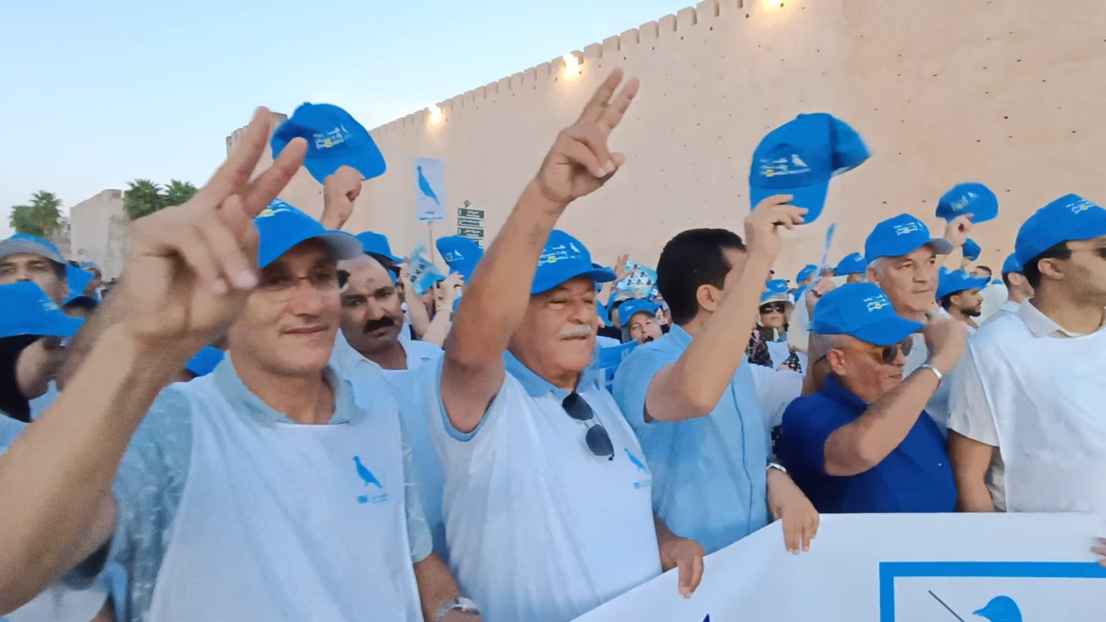 مكناس.. الطاهري يعود بقوة إلى الميدان في اكبر مسيرة حاشدة بحضور شوكي مكناس.. الطاهري يعود بقوة إلى الميدان في اكبر مسيرة حاشدة بحضور شوكي