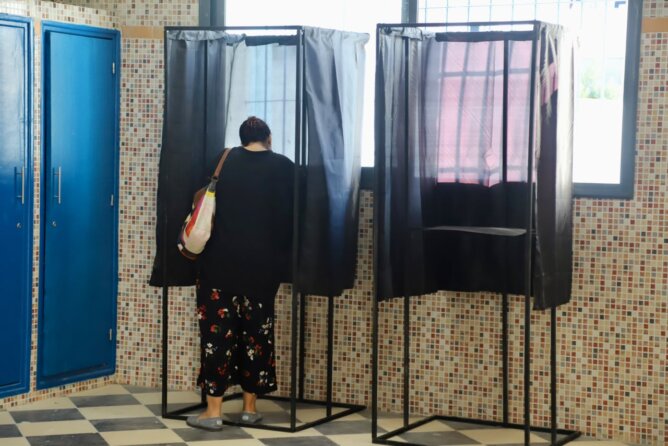 المغاربة يتوافدون على مكاتب التصويت لانتخاب برلمان جديد وتحديد ملامح الحكومة المقبلة