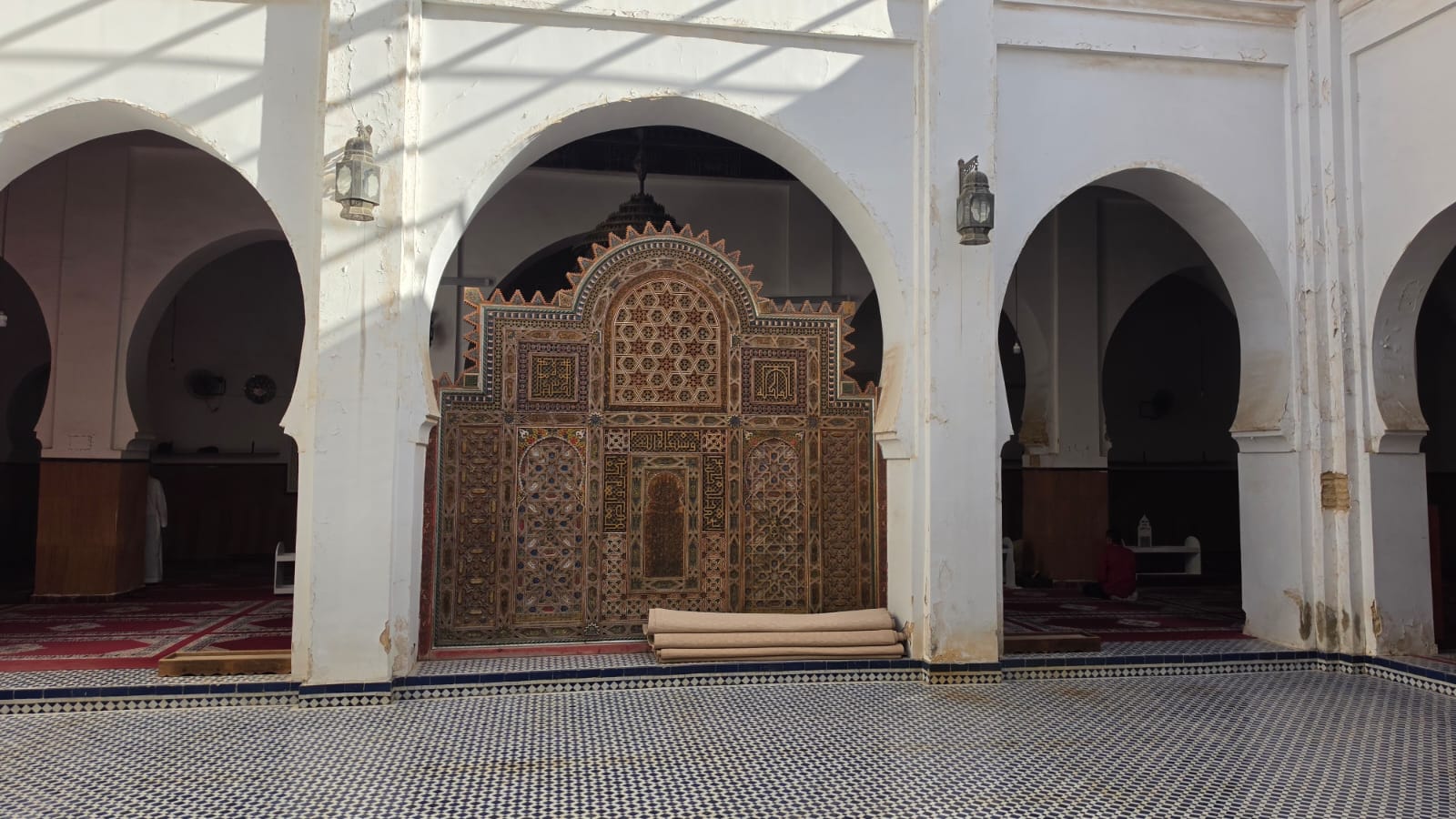 مسجد باب بردعيين يحتاج إلى لجنة تقنية من تخصص المعمار التاريخي. مسجد باب بردعيين يحتاج إلى لجنة تقنية من تخصص المعمار التاريخي.