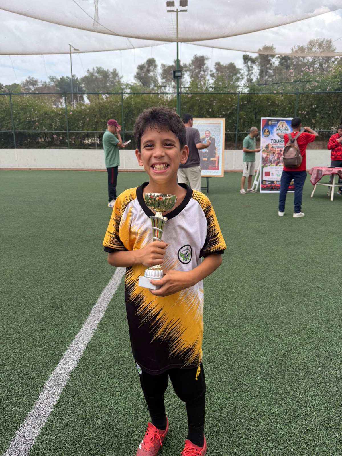 جمعية فضاء الصيادلة تتوج بطلة لكأس الفئات الصغرى U13 بمكناس جمعية فضاء الصيادلة تتوج بطلة لكأس الفئات الصغرى U13 بمكناس