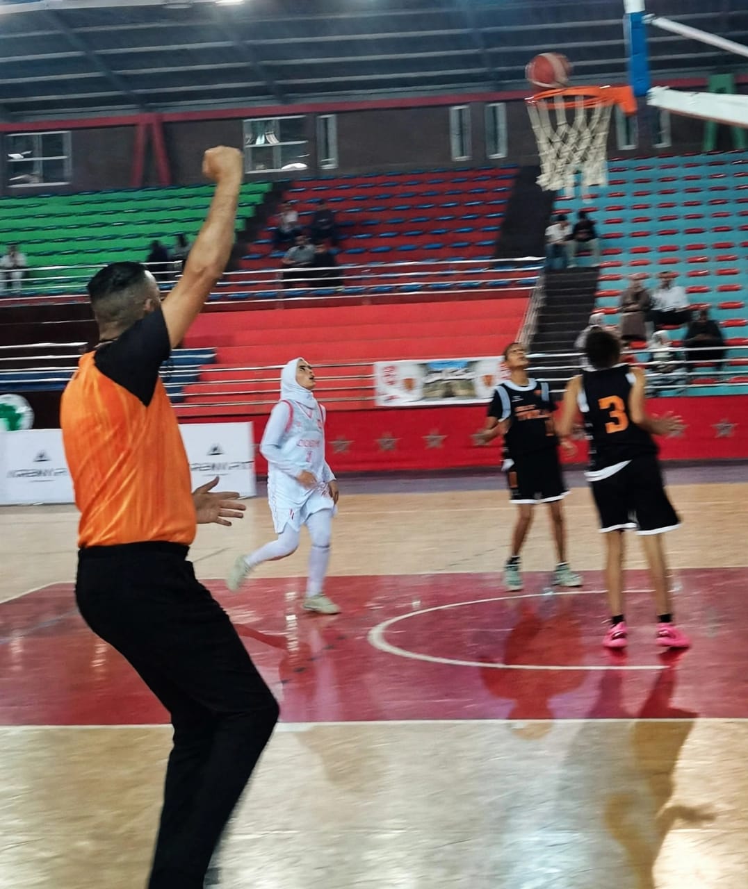 سيدات النادي المكناسي يتالقن في القاعة المغطاة المسيرة بمكناس.. 114_19 أمام الاتحاد الطنجاوي سيدات النادي المكناسي يتالقن في القاعة المغطاة المسيرة بمكناس.. 114_19 أمام الاتحاد الطنجاوي